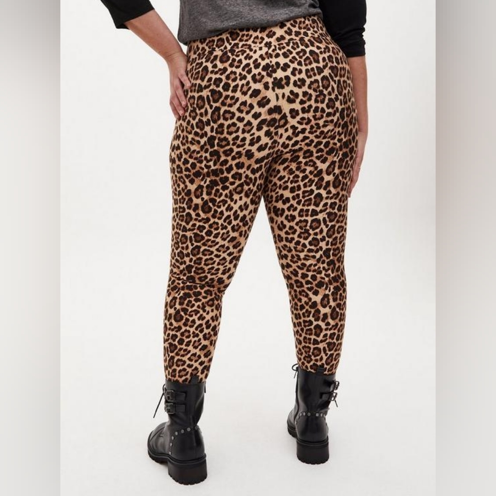 SOLD Torrid Leopard Print Pixie Ponte Pants sz 0 Leggings 12 / 14 - Picture 2 of 5